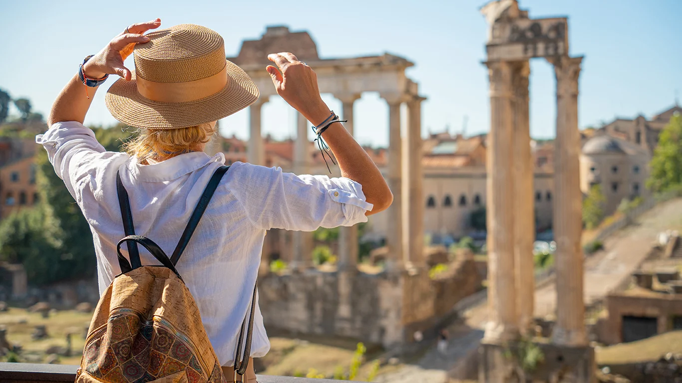 Solo travel guide: tips and advice